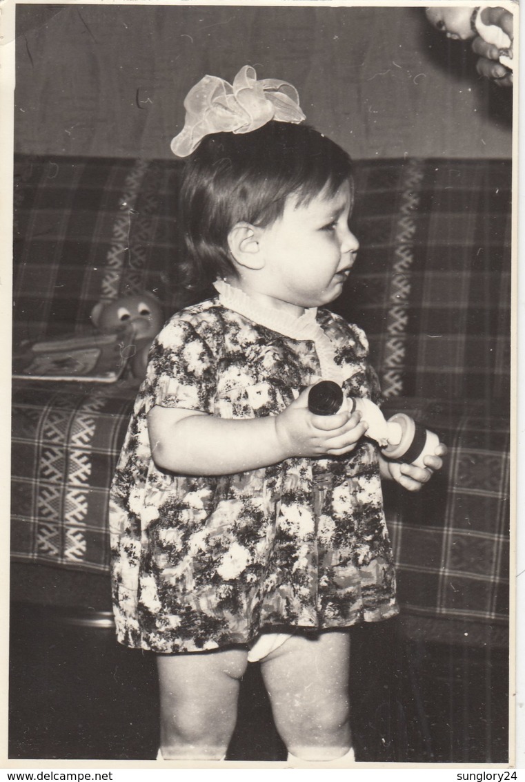 UKRAINE. #1834  A PHOTO. CHILDREN. GIRL WITH TOY, WEAVES. *** - Film Projectors