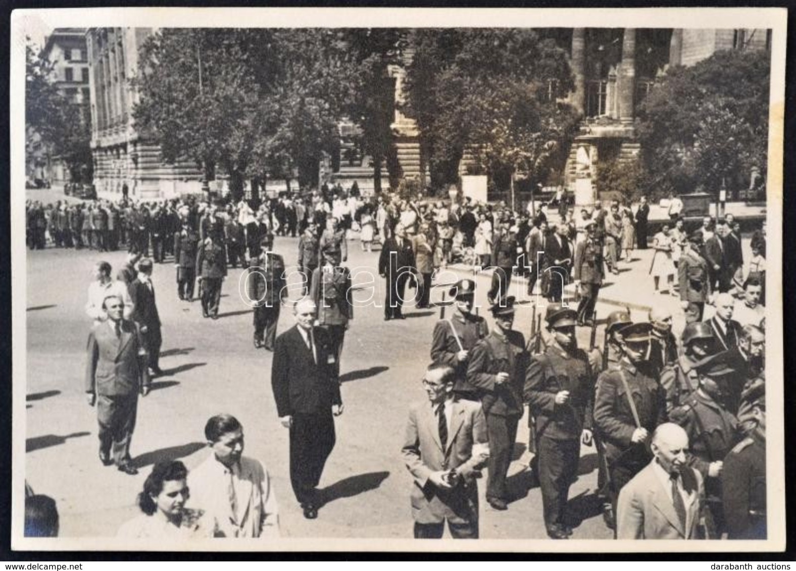 1947 Dinnyés Lajos Miniszterelnök Katonai Kísérettel, Úrnapi Körmenetben A Szabadság Téren Alberty Antal Fotója  13x8 Cm - Andere & Zonder Classificatie