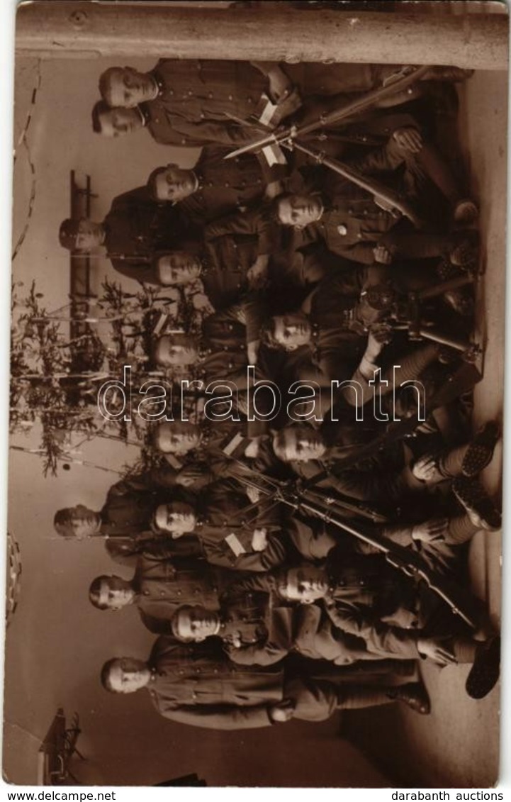 ** T2 Osztrák Magyar Katonák Karácsonykor, Karácsonyfa és Puskák / WWI K.u.k. Military Christmas, Soldiers With Guns. Ph - Ohne Zuordnung