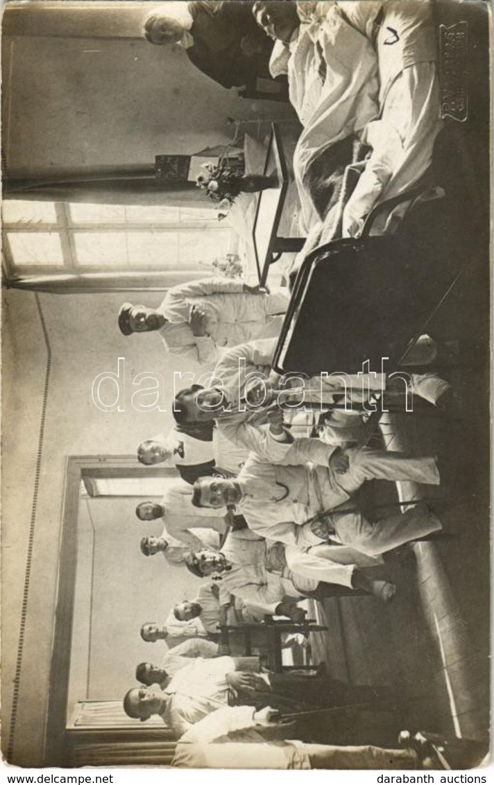 ** T2 Első Világháborús Német Katonák Kórházban / WWI German Injured Soldiers In The Hospital. Photo - Zonder Classificatie