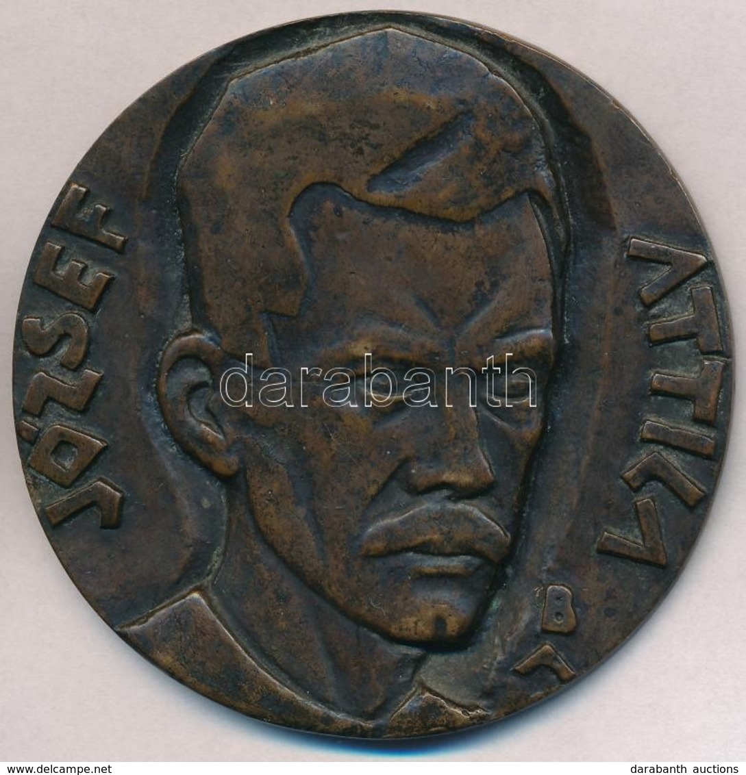 Beck András (1911-1985) 1940. 'József Attila' Br Plakett (77mm) T:2
Hungary 1940. 'Attila József' Commemorative Bronze P - Zonder Classificatie