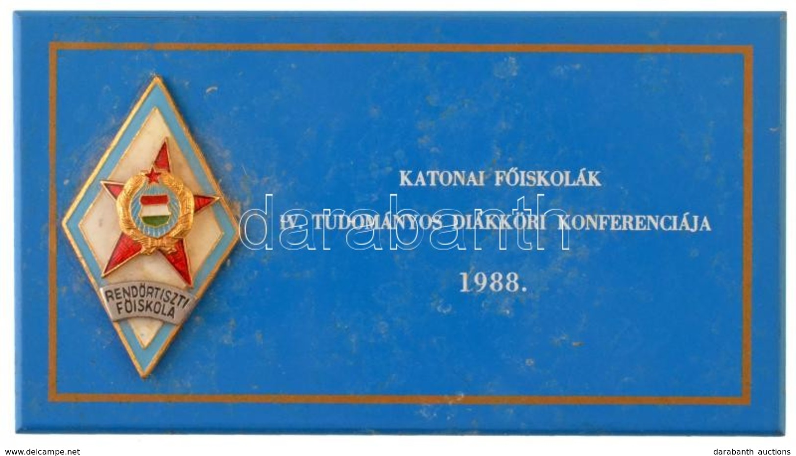 1988. 'Katonai Főiskolák IV. Tudományos Diákköri Konferenciája 1988.' Festett Fém Lemezen 'Rendőrtiszti Főiskola' Zománc - Zonder Classificatie