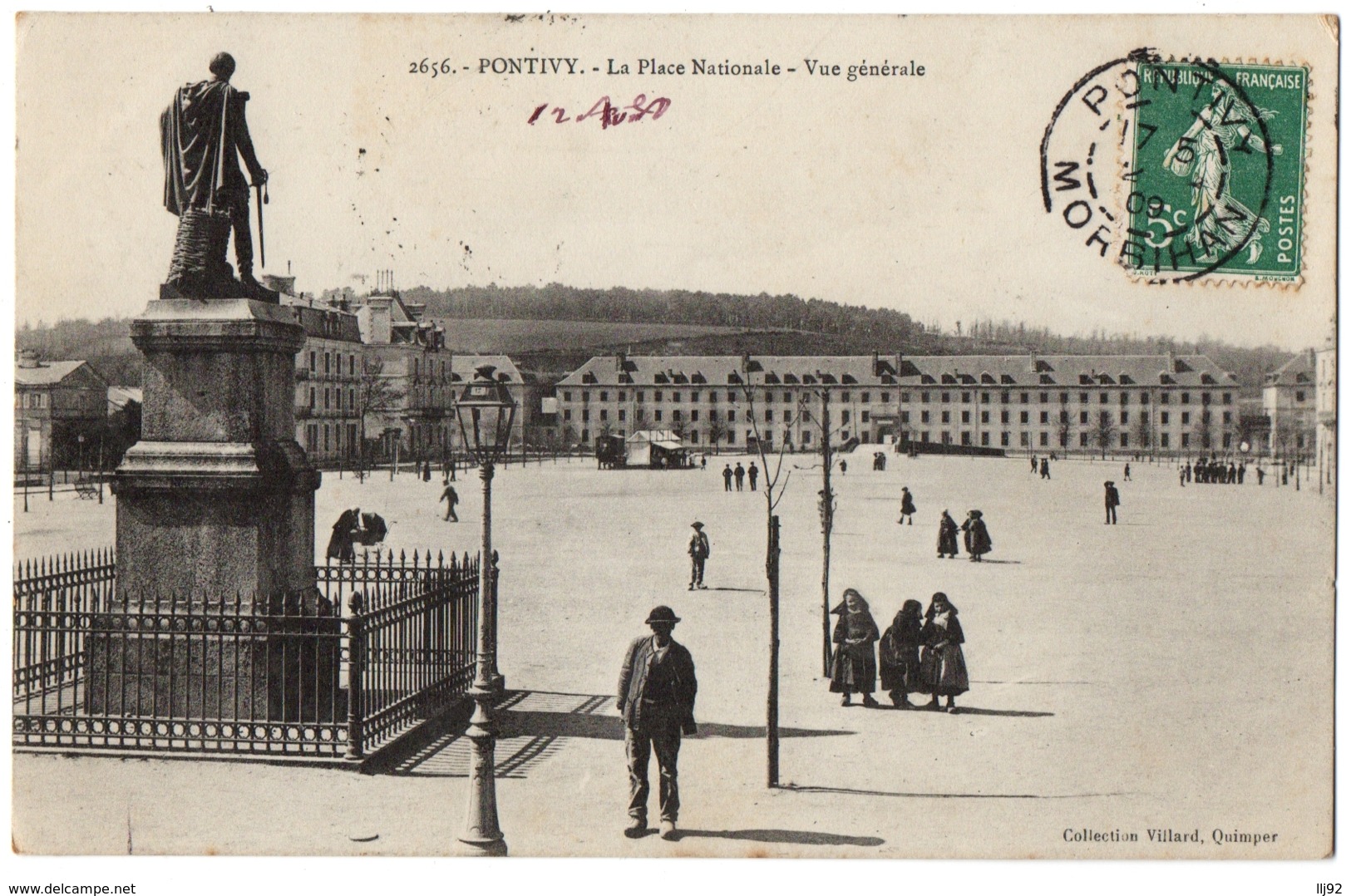 CPA 56 - PONTIVY (Morbihan) - 2656. La Place Nationale - Vue Générale  (petite Animation) - Coll. Villard - Pontivy