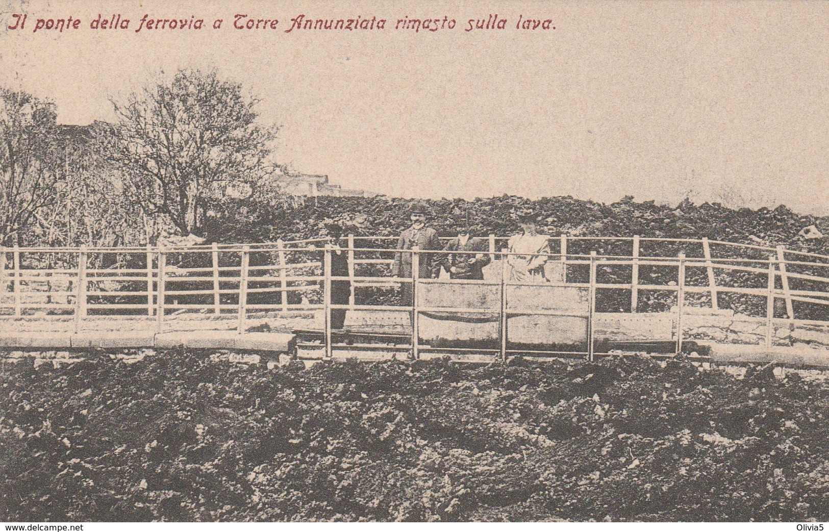 IL PONTE DELLA FERROVIA A TORRE ANNUNZIATA RIMASTO SULLA LAVA - Torre Annunziata