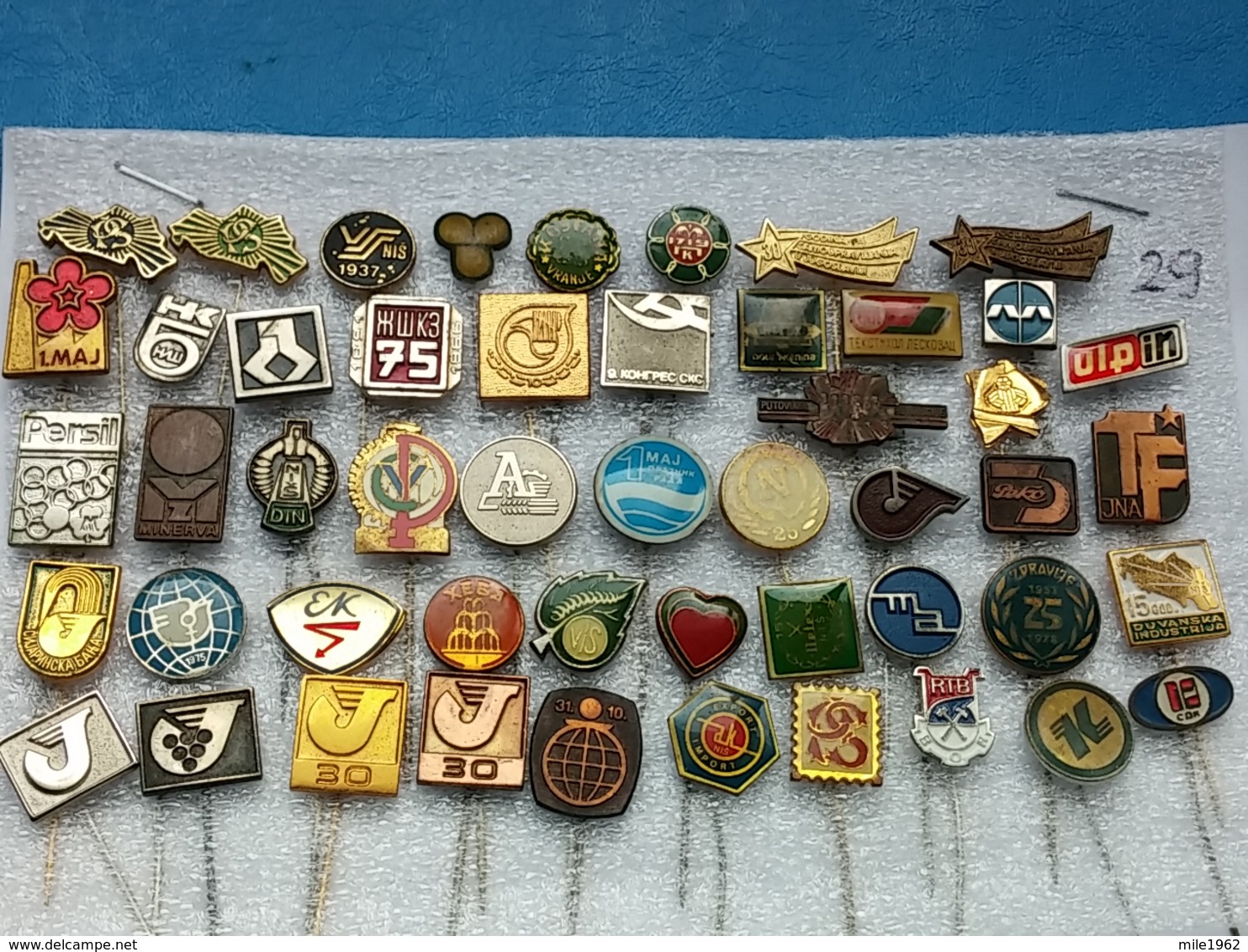 50 Pins Lot - EX Yugoslavia ( Croatia, Serbia, Slovenia, Bosnia And Herzegovina, Macedonia, Montenegro) - Lots