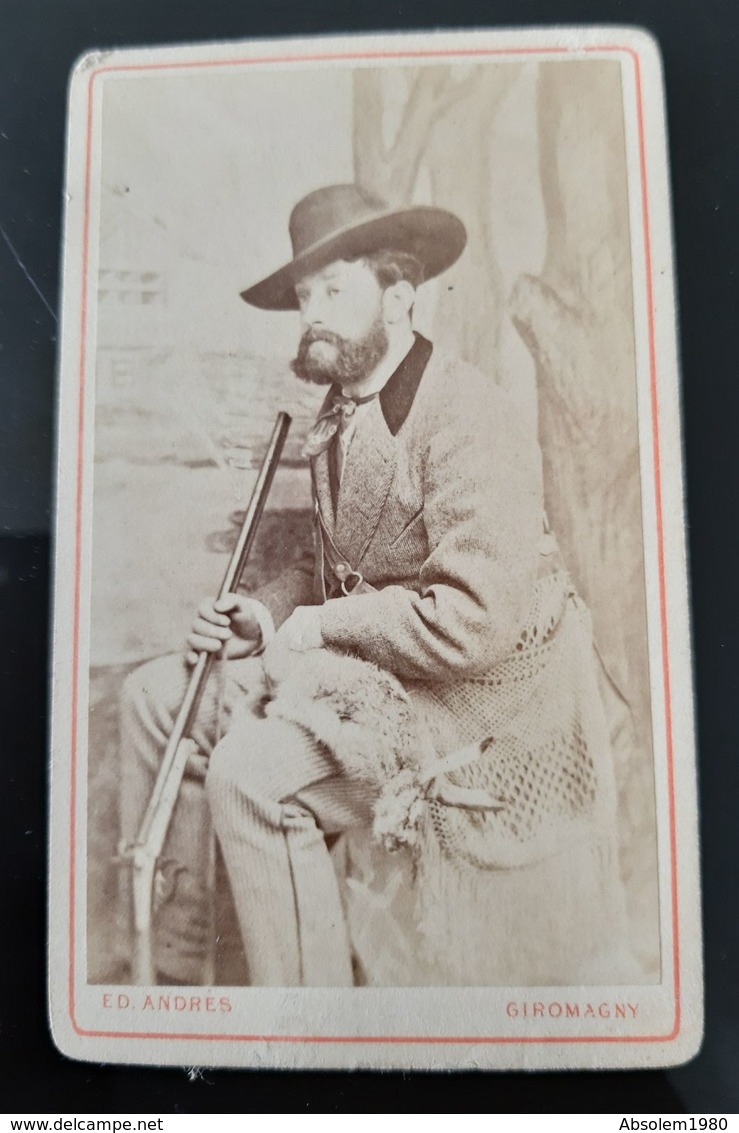 CDV CHASSEUR GIROMAGNY AVEC FUSIL GIBIER LAPIN TROPHEE CHASSE HUNTING HUNTER MAN WITH RIFFLE AND RABBIT ANTIQUE PHOTO - Anciennes (Av. 1900)