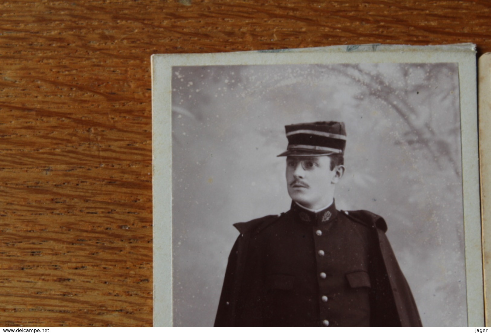 2 Cdv Militaires  Medecins  Belles Tenues Vers 1900 - War, Military