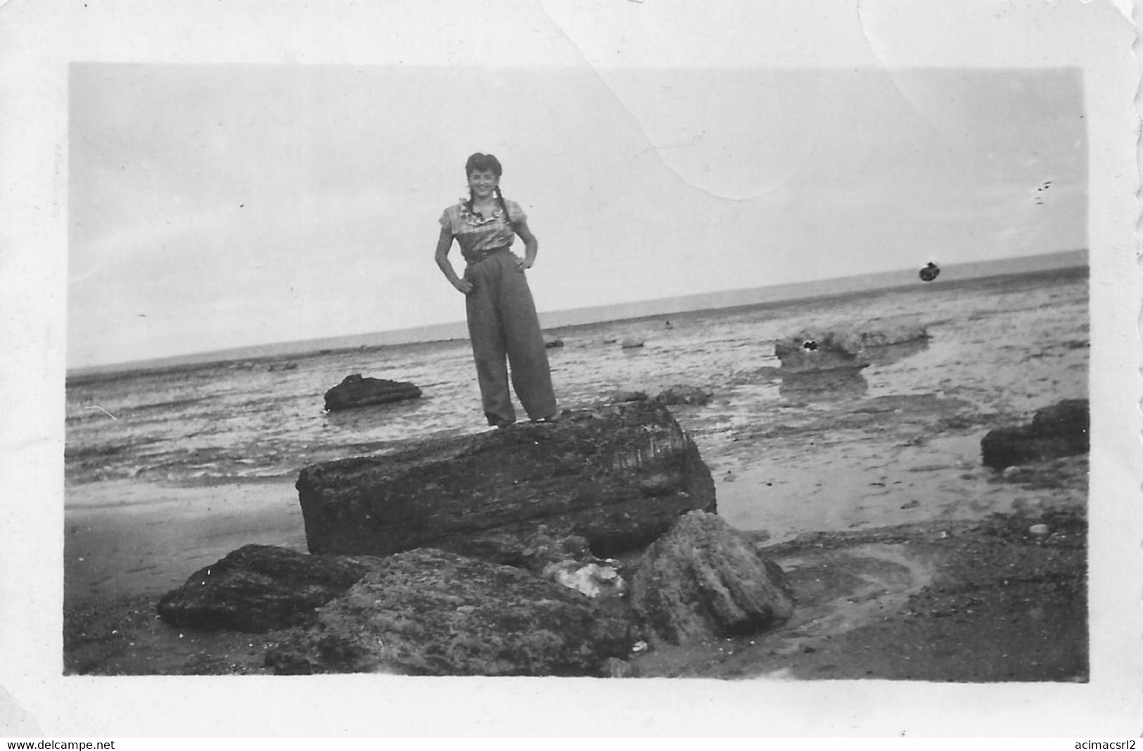 X1336 - PIN UP WOMAN FEMME - Girl In Trousers & Hair Style With Tresses Braids - Vtg. Photo 11x7cm 1940' - Pin-Ups