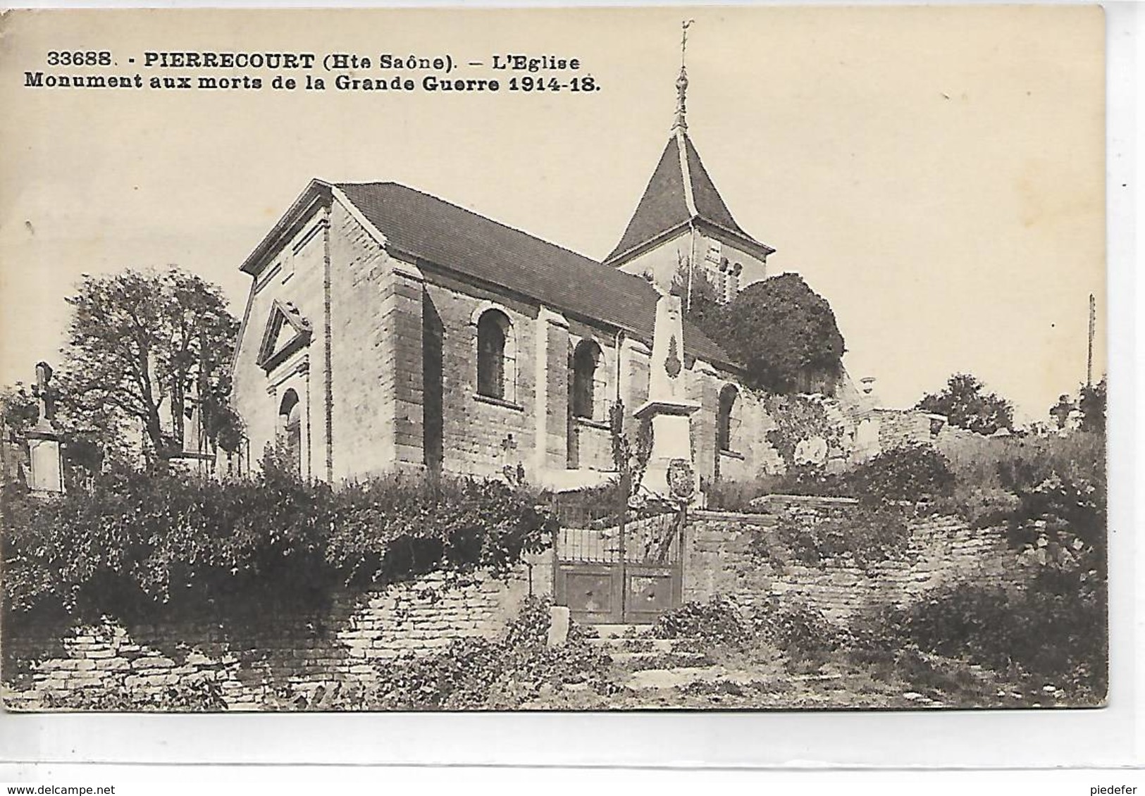 70 - PIERRECOURT  ( Hte-Saône ) - L' Eglise. Monument Aux Morts De La Grande Guerre 1914-18 - Autres & Non Classés