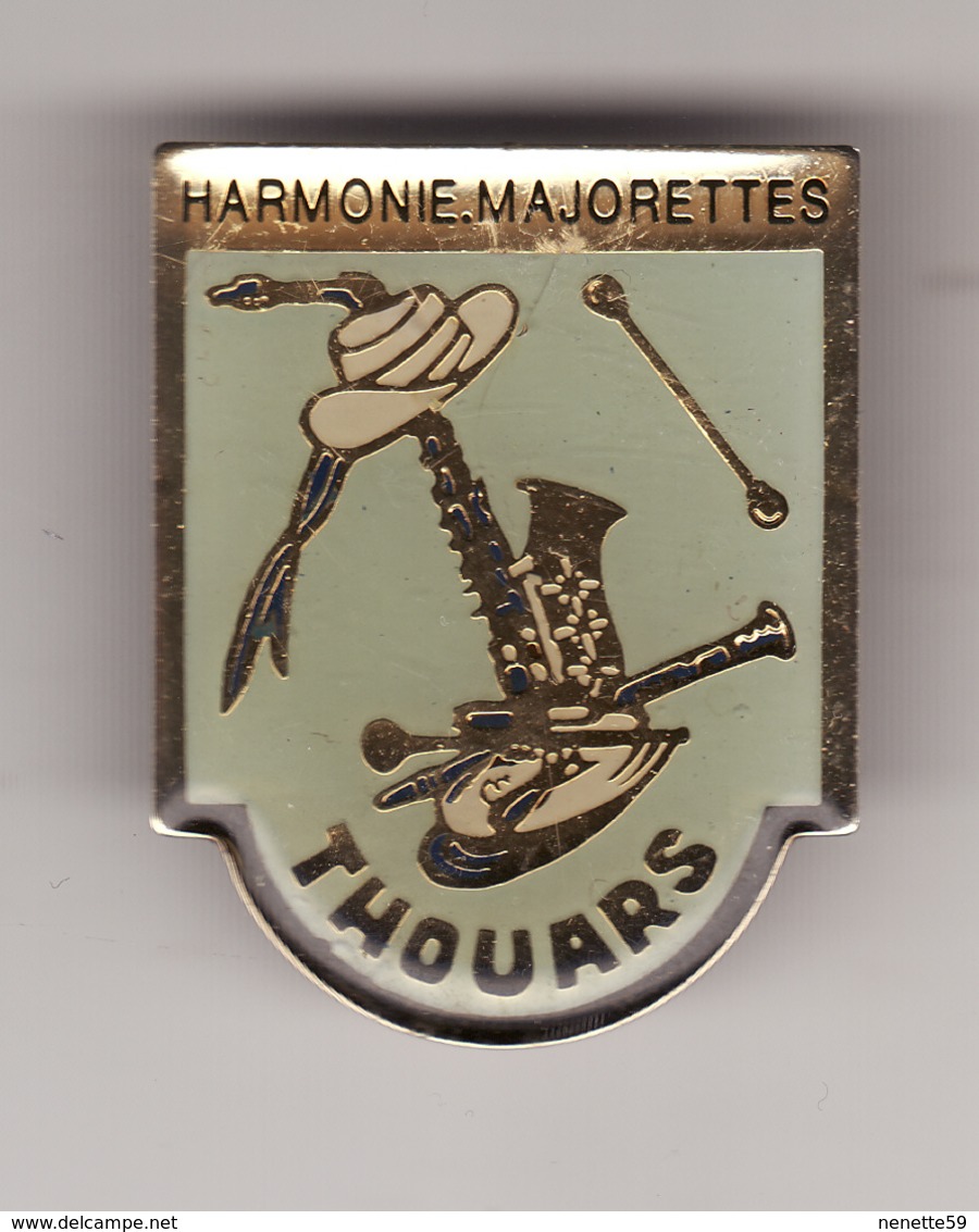 PIN'S THOUARS --  HARMONIE MAJORETTES - MUSIQUE ( Dép 79 ) - Musique