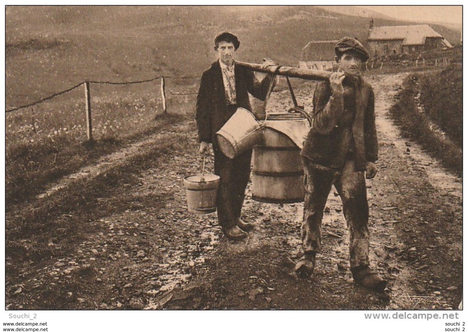 GU 16 -  L' AUVERGNE  - TRANSPORT DU LAIT POUR LA FABRICATION DES FOURMES ET FROMAGES DE ST NECTAIRE  - 2 SCANS - Auvergne