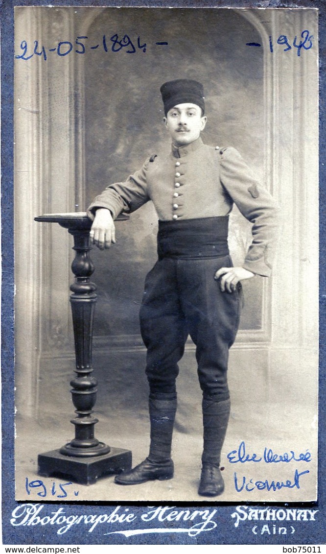 Photo D'un Tirailleur Francais  Avec Sont Insigne Sur La Manche Prise En 1915  ( Voir Scan Arrière ) - Guerre, Militaire