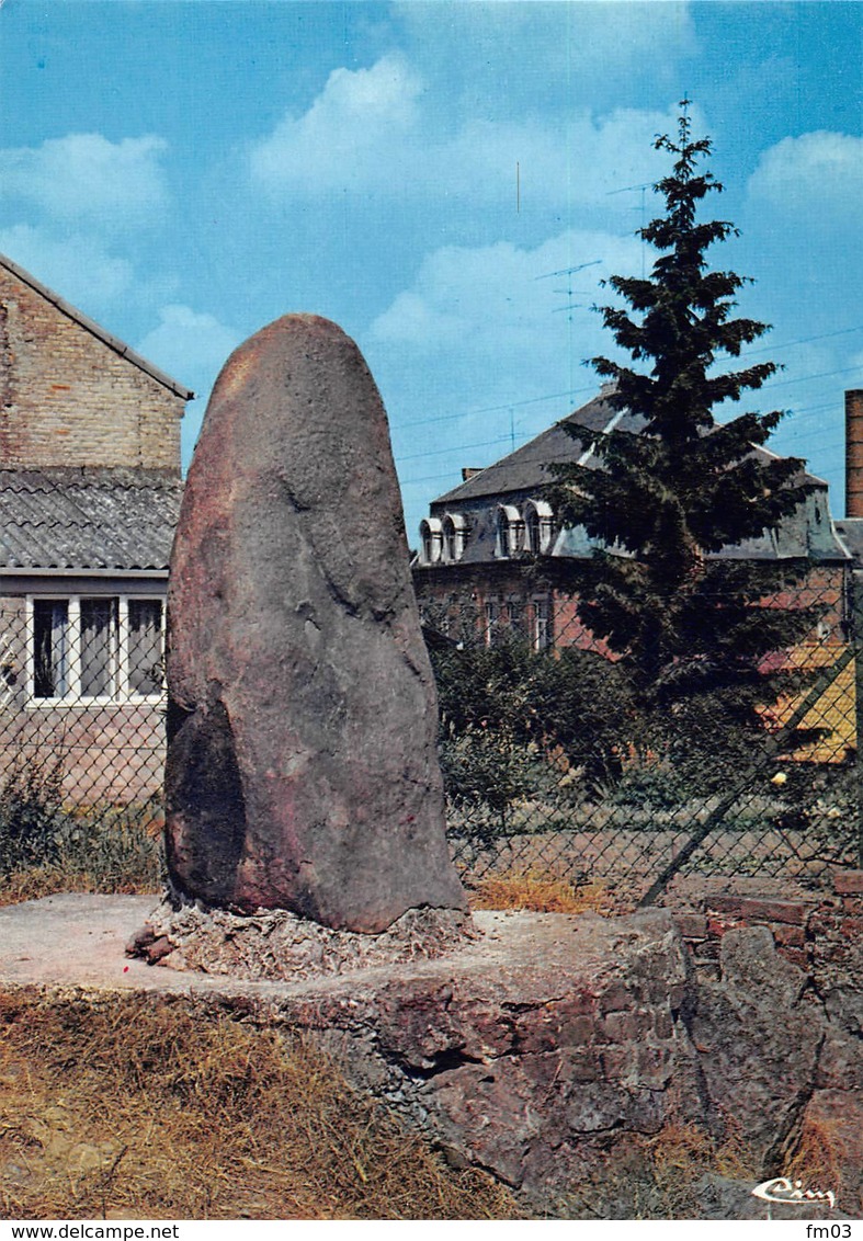 Sars Poteries Canton Solre Le Château Menhir ? - Autres & Non Classés