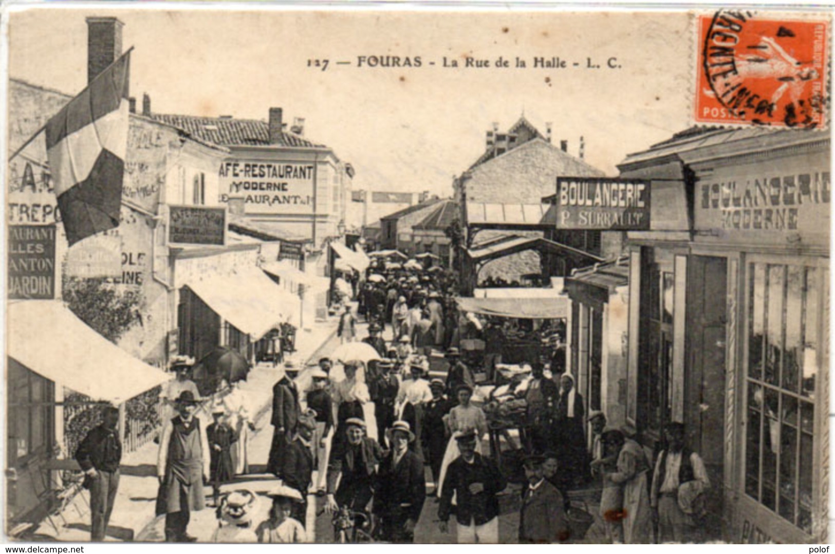 FOURAS - La Rue De La Halle - Boulangerie P. Surrault  (113411) - Fouras-les-Bains