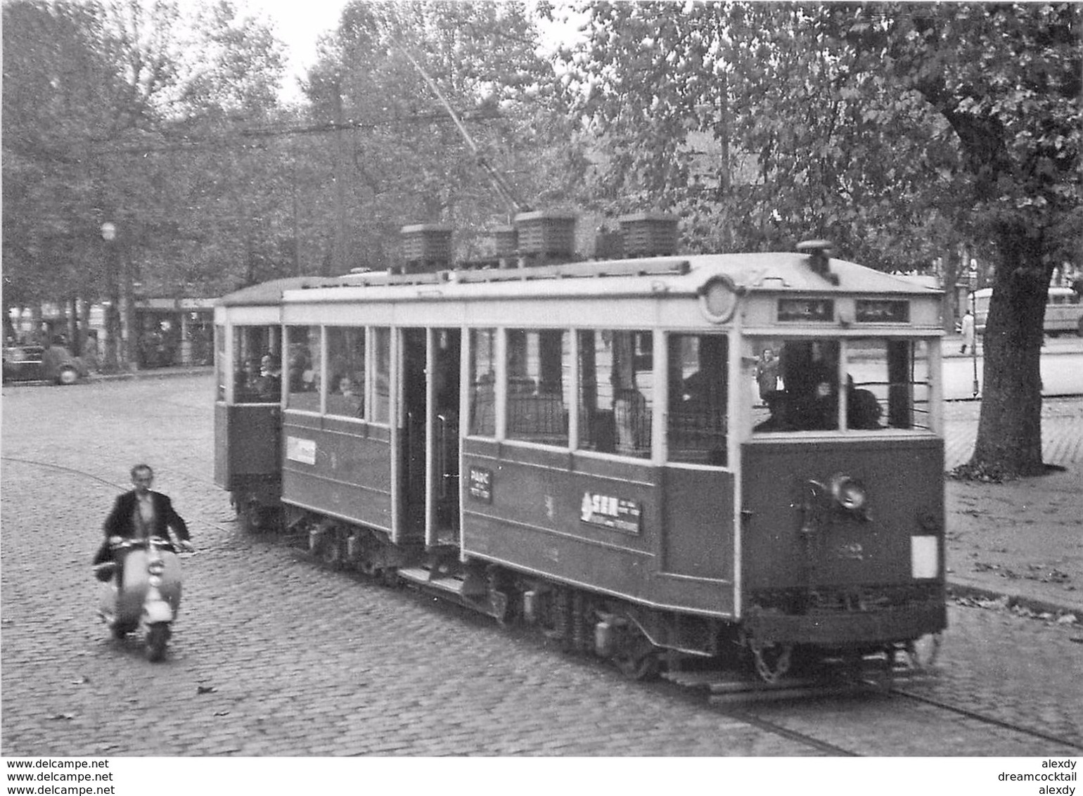 Photo Cpsm Cpm TRAINS ET LOCOMOTIVES. 69 Lyon. Motrice Marcinelle De Tramway - Trains