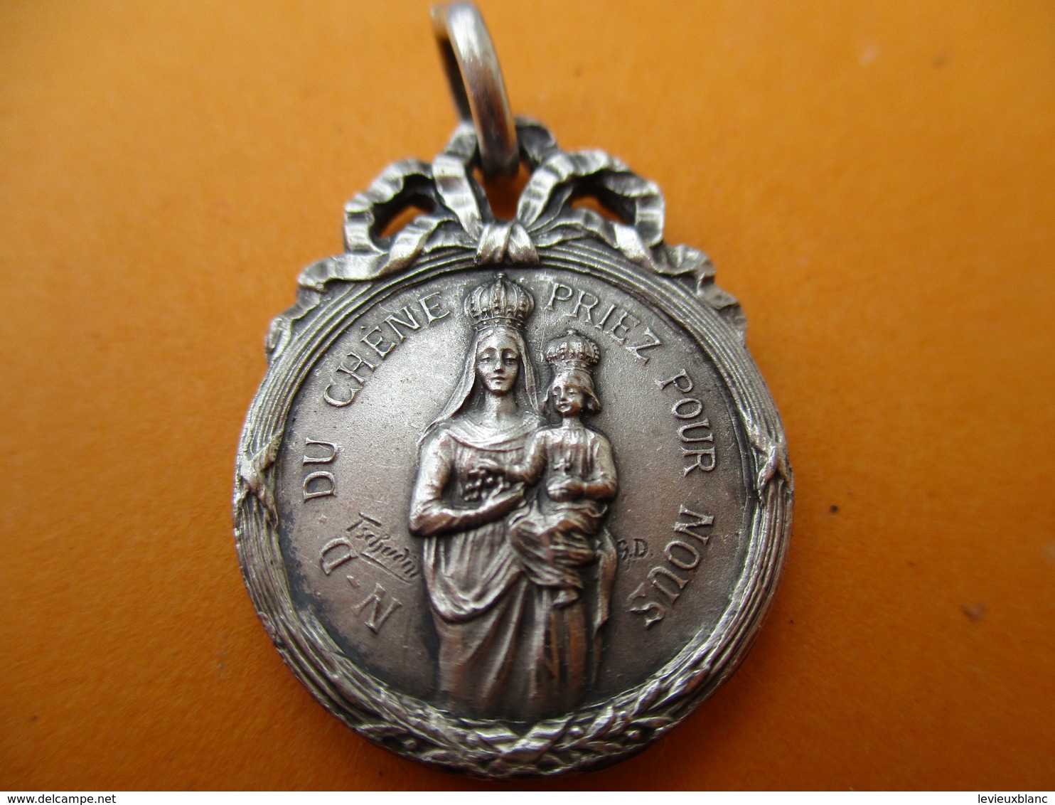 Médaille De Chaînette /  Vierge à L'Enfant Et Chapelle De ND Du Chên/Bronze Estampé Nickelé / /Vers 1920-1950     CAN770 - Godsdienst & Esoterisme