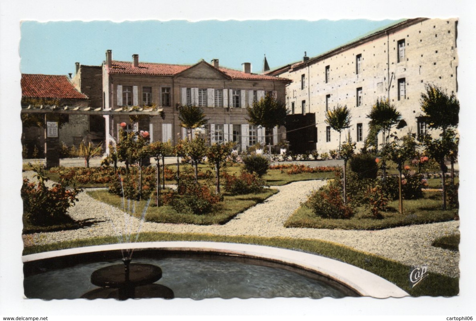 - CPSM LAVAUR (81) - L'Hôtel De Ville Et Les Jardins - Photo CAP 1529 - - Lavaur