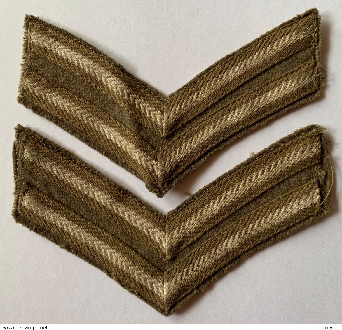 Militaria. WW2. British Army. Paire D'Insignes En Tissu. Chevrons De Caporal. Bonne Condition. - Ecussons Tissu