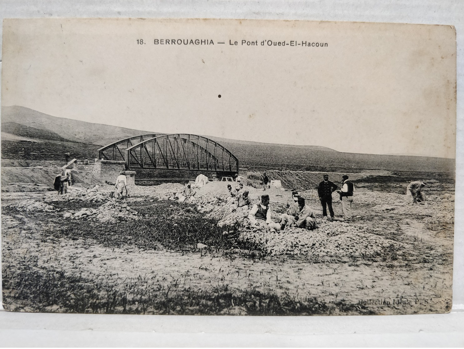 Berrouaghia. Le Pont D'Oued-El-Hacoun. Militaires - Autres & Non Classés