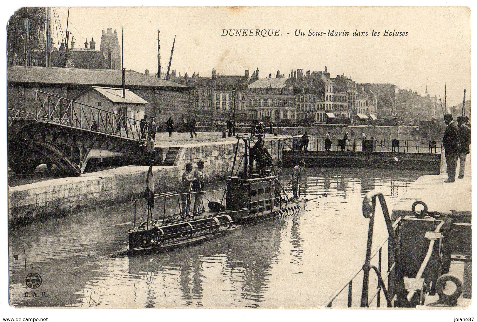 CPA    59      DUNKERQUE       UN SOUS MARIN DANS LES ECLUSES - Sottomarini