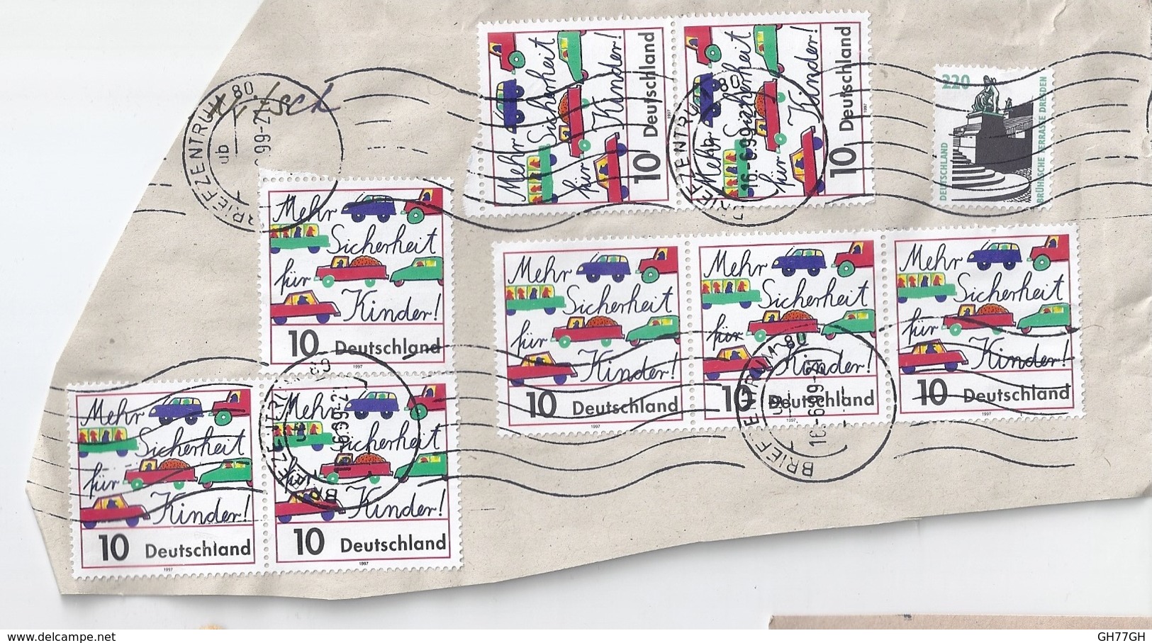 Lot 71 timbres divers dont France, Canada, Allemagne...etc -sur découpes d'enveloppes