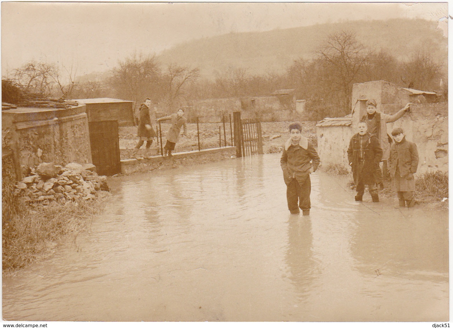 Ancienne Photo Sépia / C.T. Cette Crue / Langres ?/ Fin Années 50 - Lieux