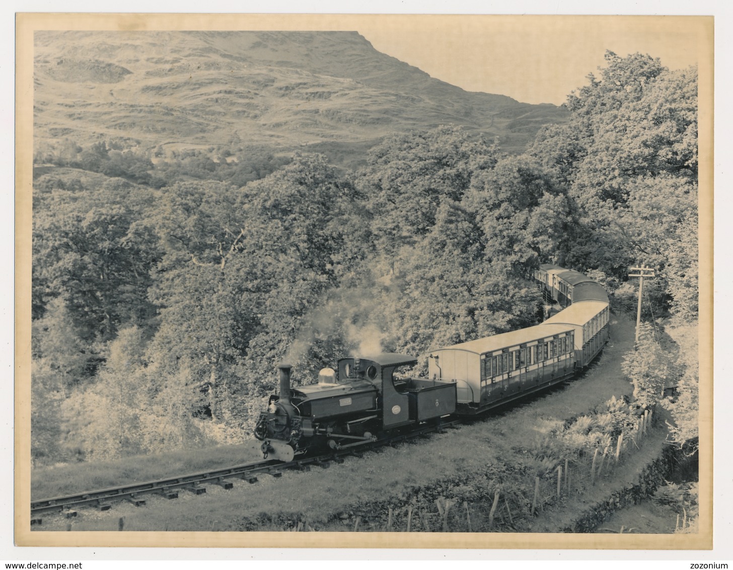 REPRO PHOTO -  TRAIN ON RAILWAY  STEAM LOCOMOTIVE LINDA - Trains