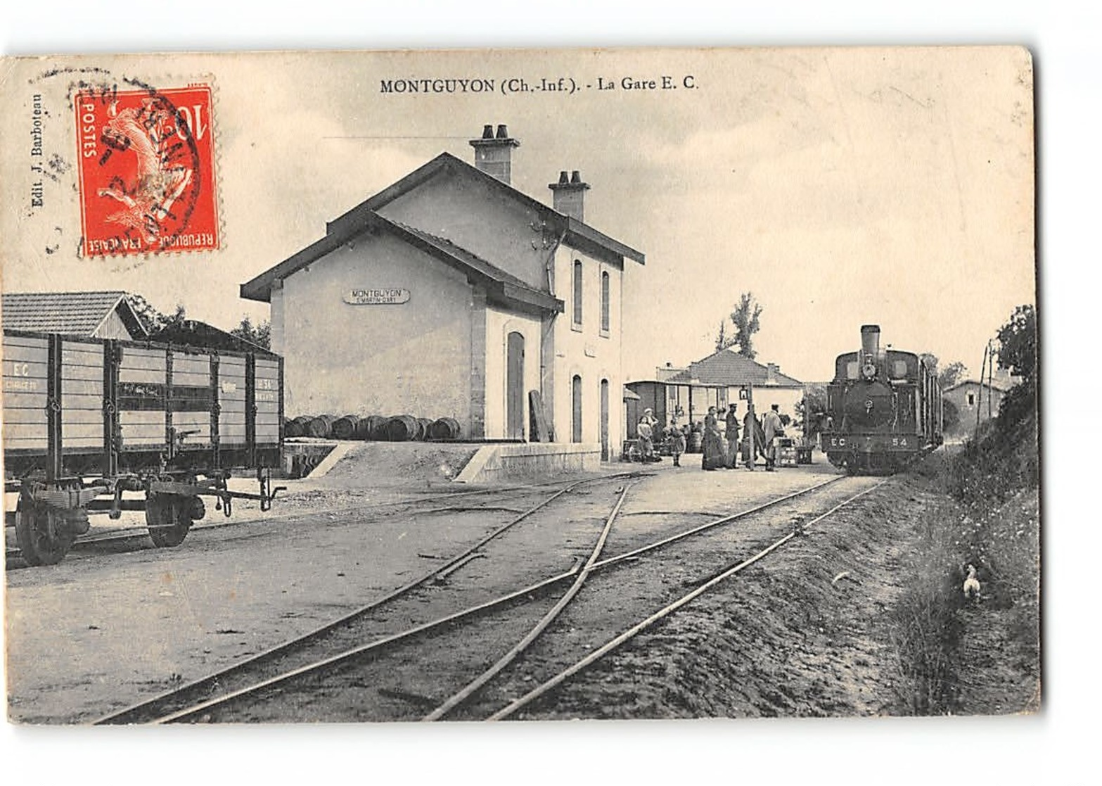 CPA 17 Montguyon La Gare Et Le Train Tramway - Autres & Non Classés