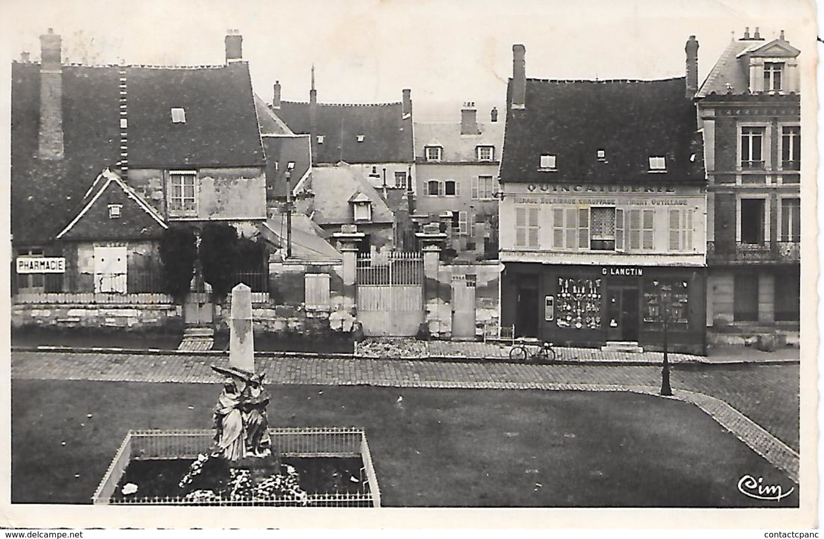 MOUY  ( 60 )  - Place Cautrel  ( C.P.S.M. , Pt - Ft ) - Mouy