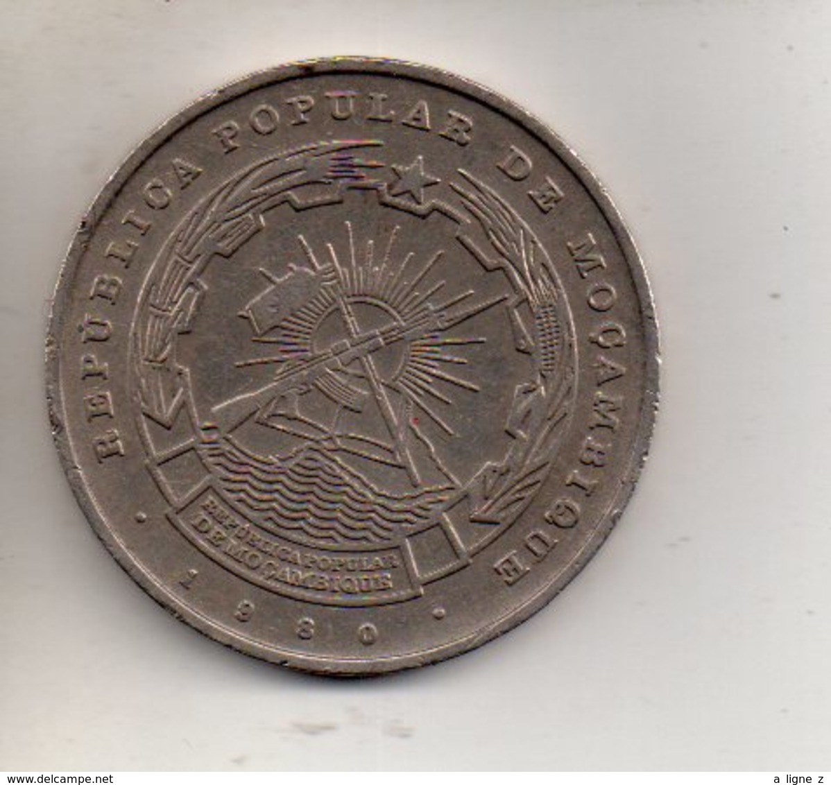 REF 1 : Monnaie Coin Mozambique 20 Meticais Char Militaire - Mozambique