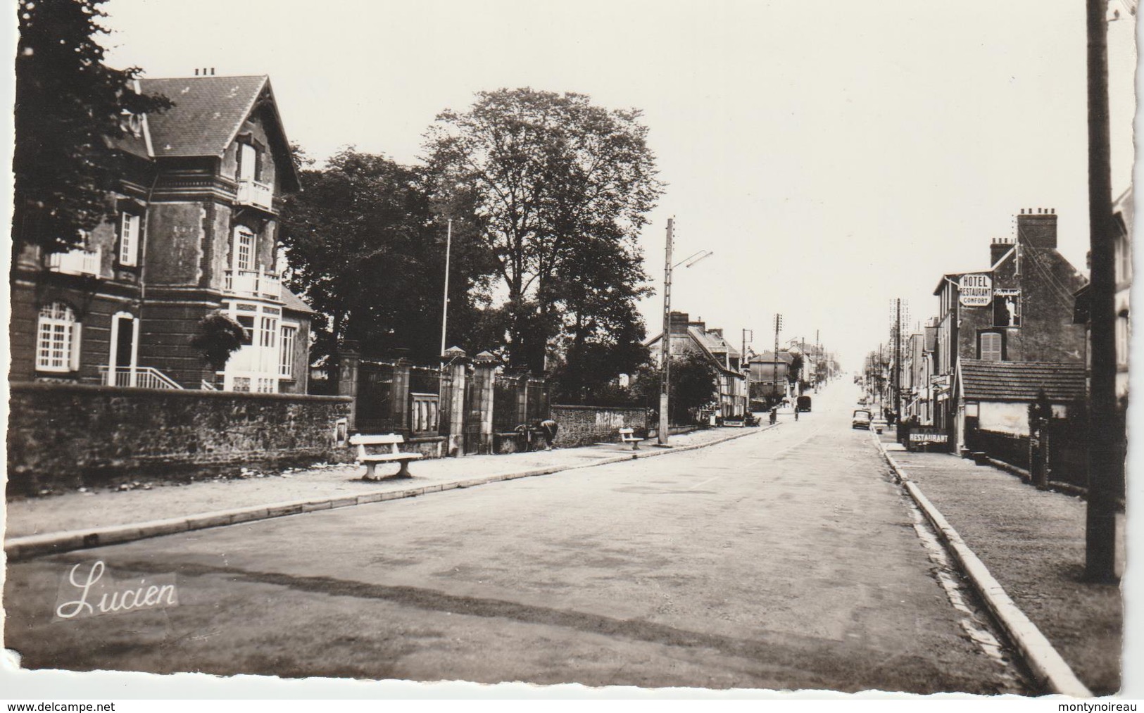 R : Manche : DONVILLE Les  BAINS : La  Mairie  Et  Route  De  Coutances - Autres & Non Classés