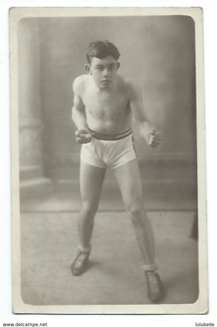 SPORT - BOXE - JEUNE BOXEUR - CARTE-PHOTO - Boxing