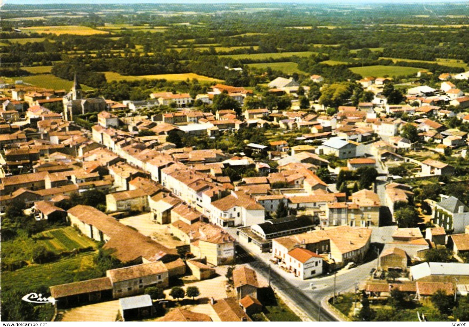 BRIOUX SUR BOUTONNE - Vue  Aérienne.  CPM - Brioux Sur Boutonne