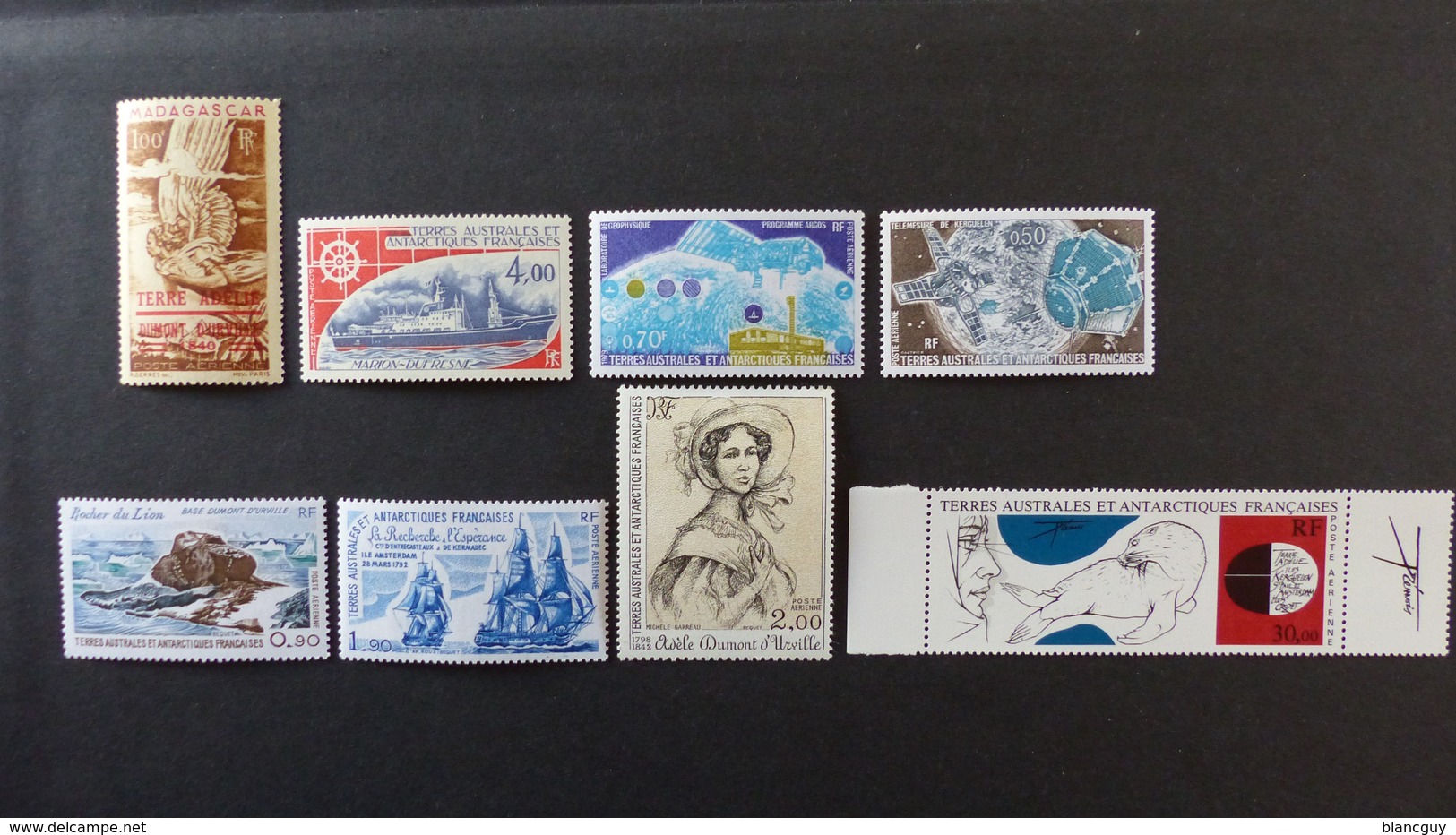 TAAF - Lot de 43 timbres * et **, d'un bloc ** et 13 lettres - Cote du lot plus de 400 euros vendu à 10 % prix de départ