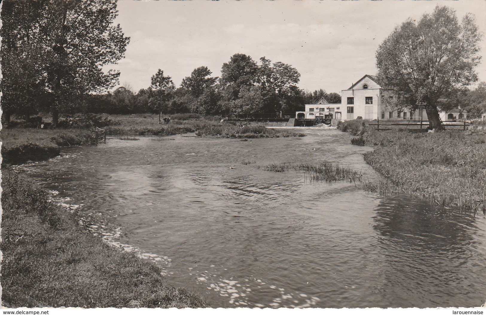 27 - MARCILLY SUR EURE - Pâturage Et Moulin Aux Bords De L' Eure - Marcilly-sur-Eure