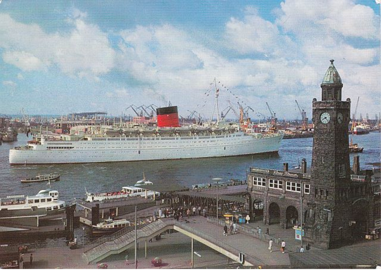 (119) Hamburg St. Pauli Landungsbrücken 1969 - Mitte