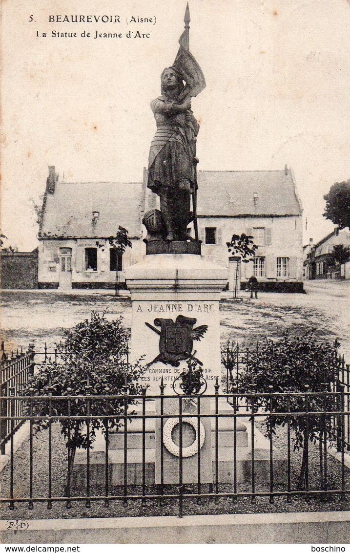 Beaurevoir - La Statue De Jeanne D ' Arc - Autres & Non Classés