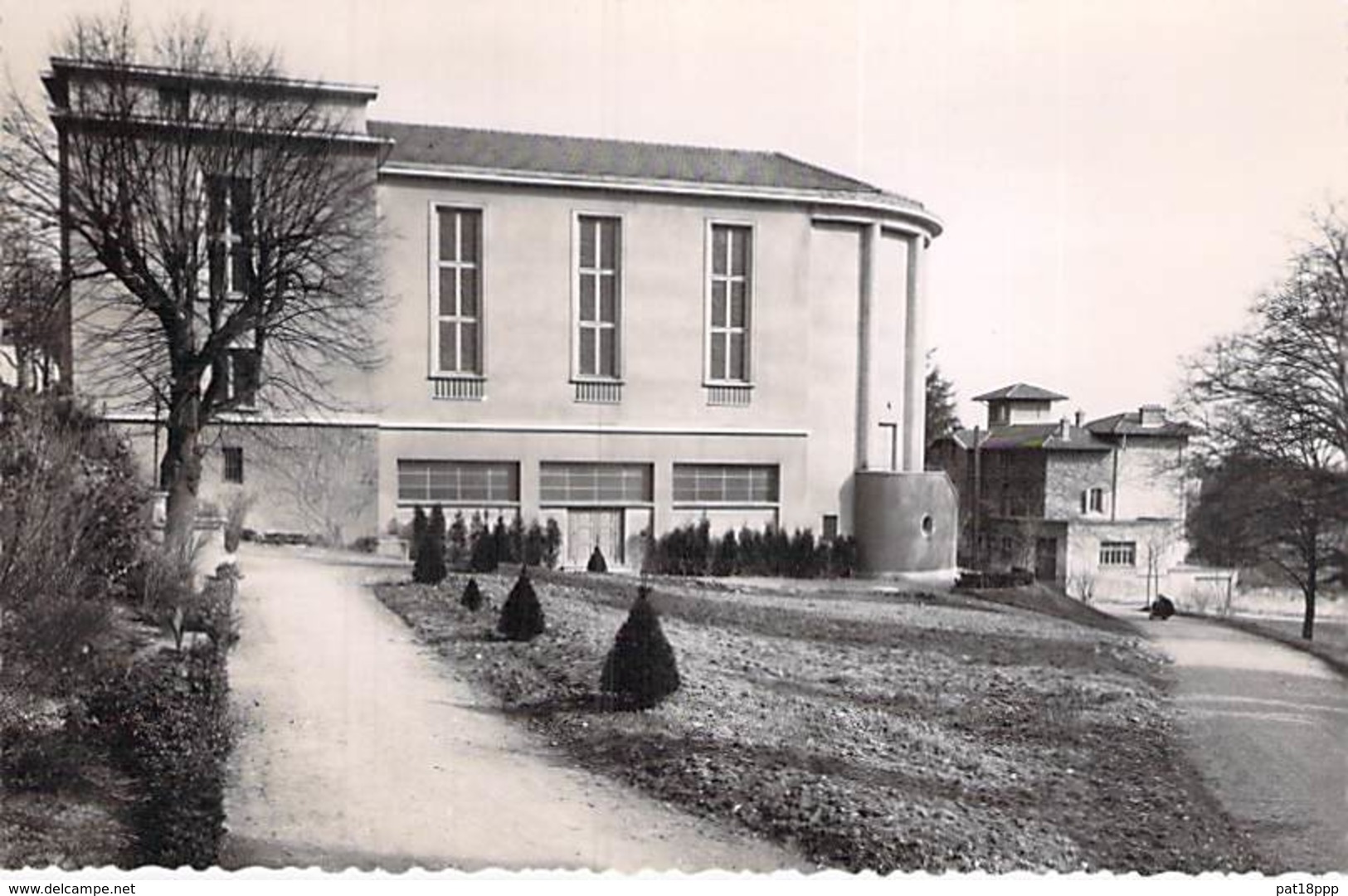 01 - TREVOUX : La Salle Des Fêtes - CPA - Ain - Trévoux