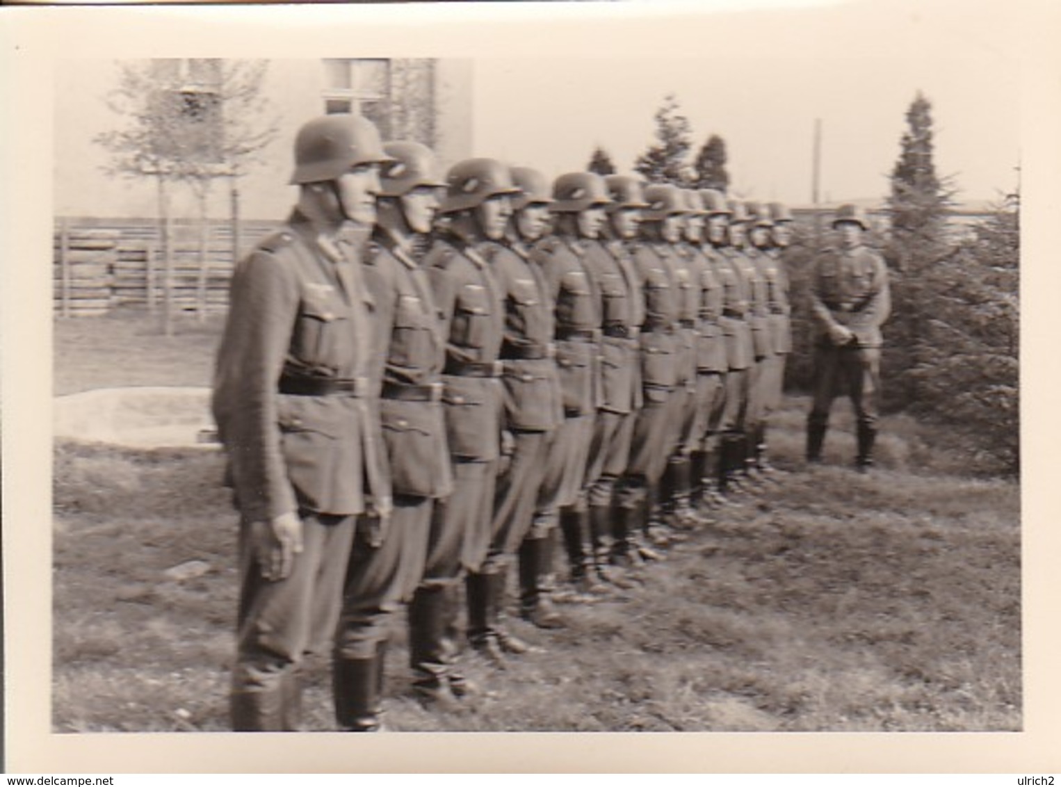 Foto Gruppe Deutsche Soldaten Angetreten - 2. WK - 9*6cm (40969) - Krieg, Militär