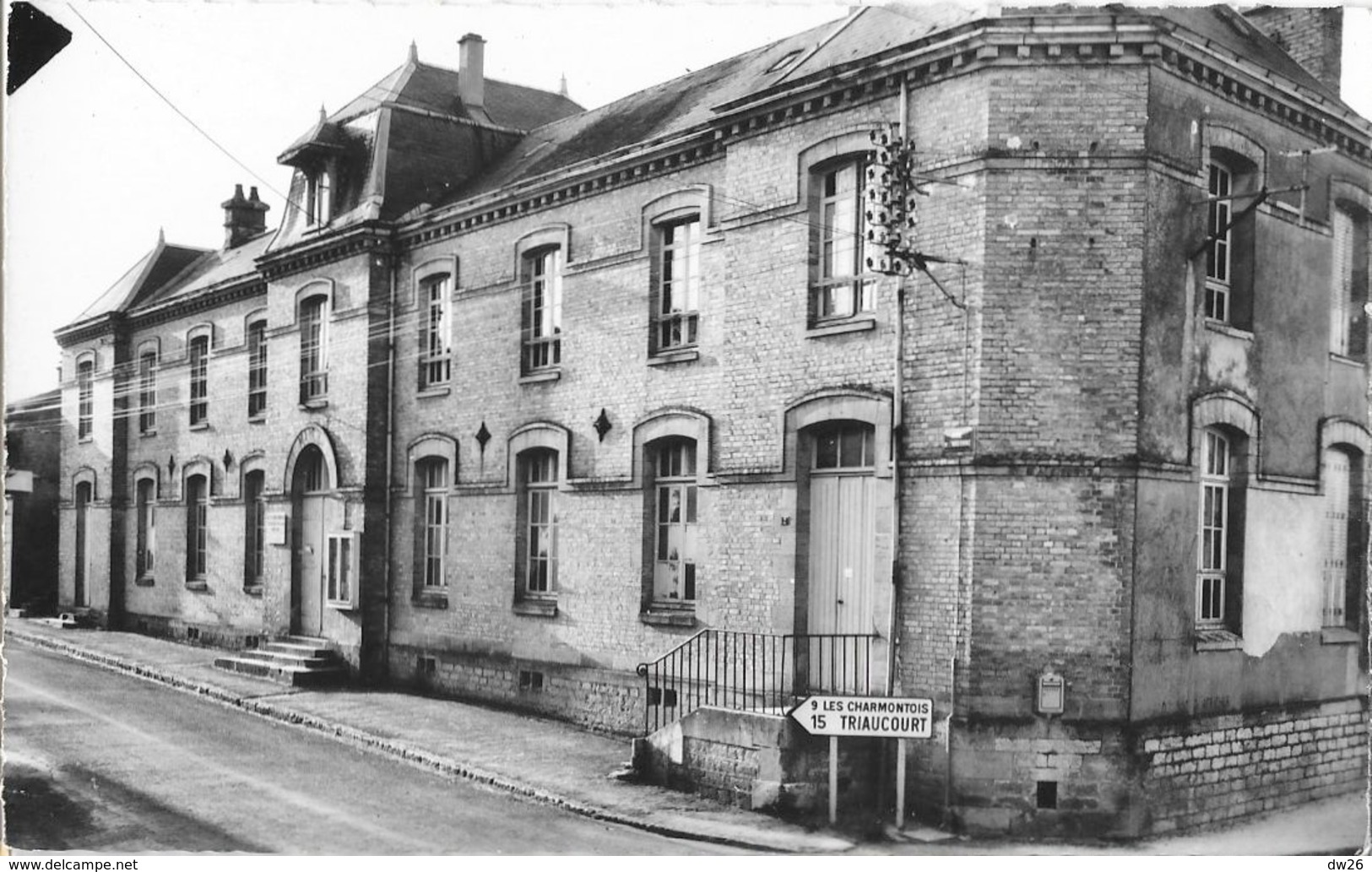 Givry-en-Argonne (Marne) - La Mairie Et L'Ecole - Photo Etienne - CPSM Dentelée Non Circulée - Givry En Argonne