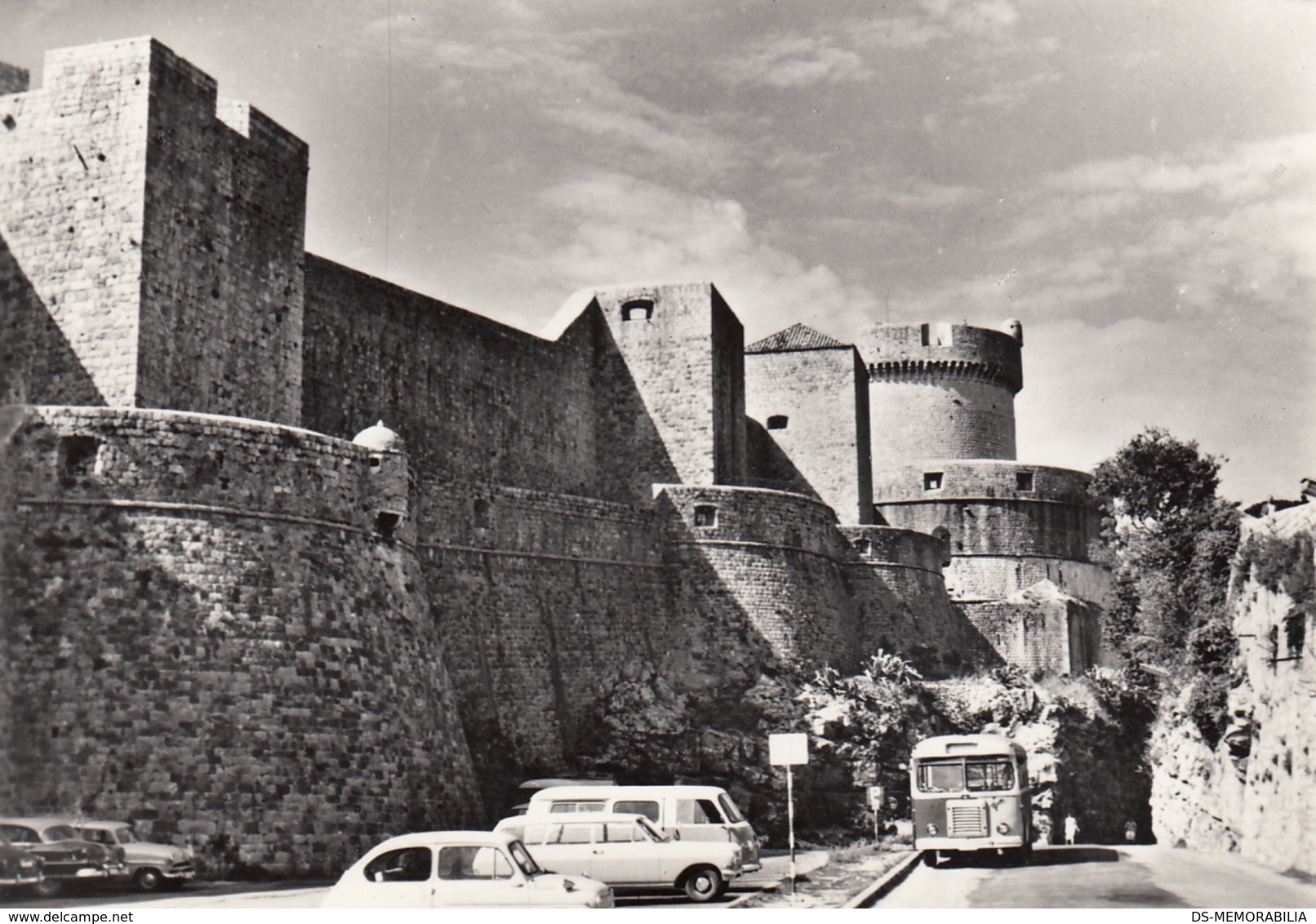 Dubrovnik - Gradske Zidine , City Walls , Old Cars , Bus - Croatie