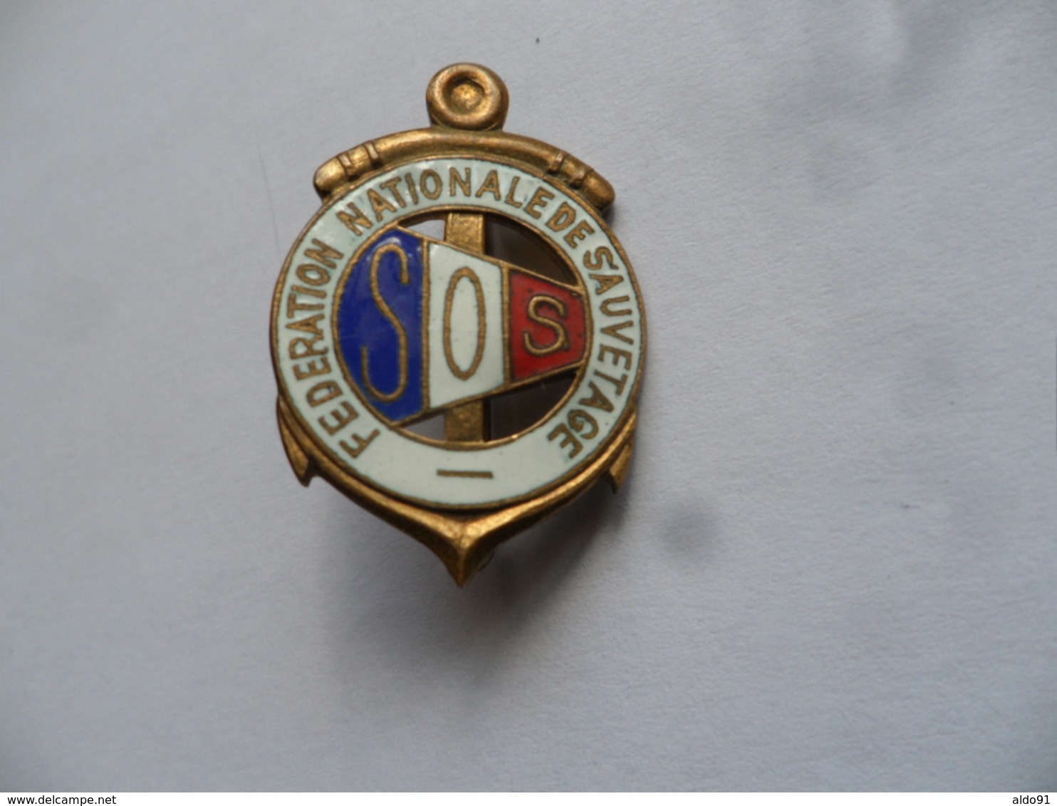 (Association, Sauvetage En Mer...) - Insigne (type Broche)  " S O S "  Fédération Nationale De Sauvetage....voir Scans - Autres & Non Classés