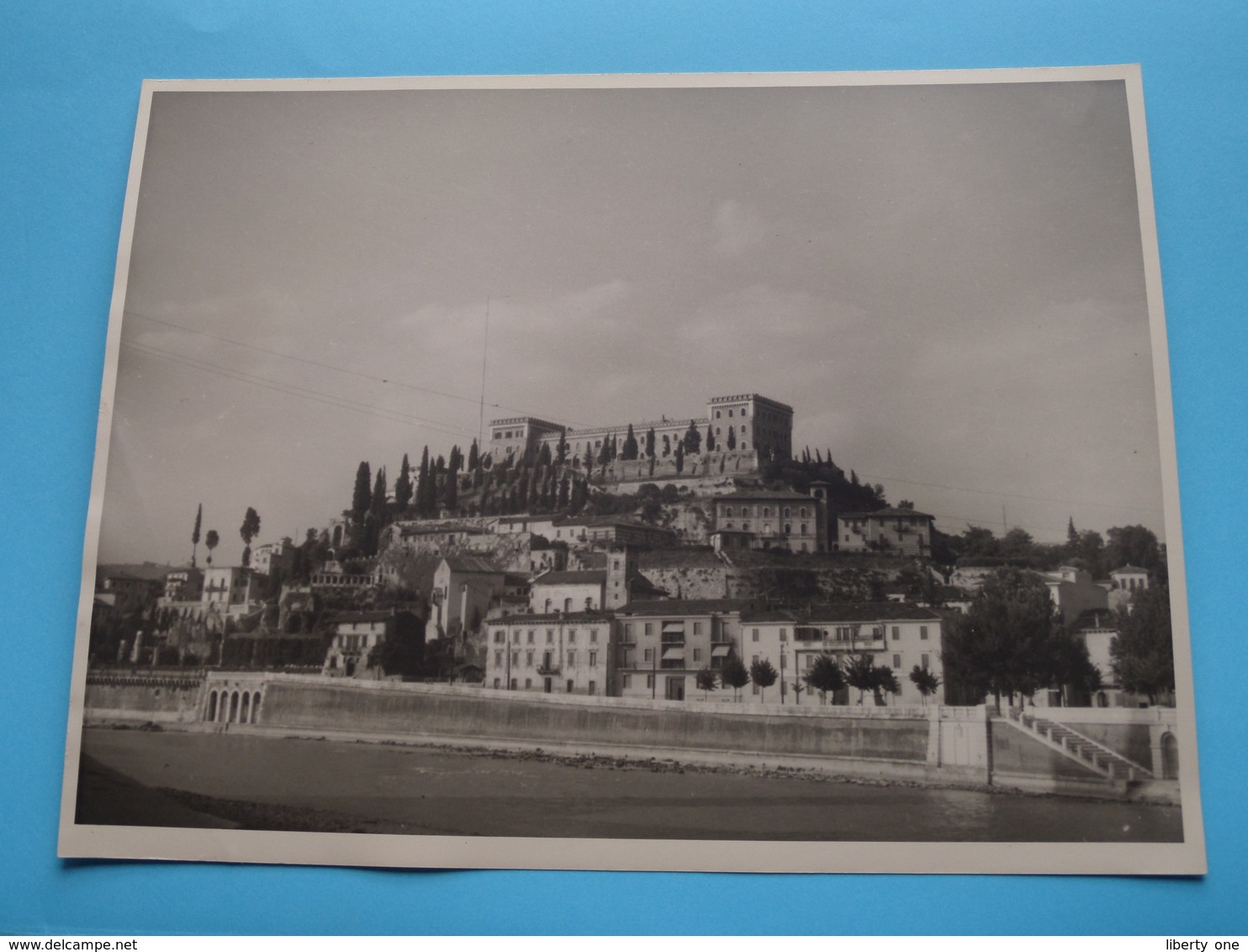 Verone VERONA L'Adige Le Théatre Romain Et . / Italy ( Format Photo 23,5 X 17,5 Cm. ) Anno 1952 ( Zie/Voir/See Photo ) ! - Lieux