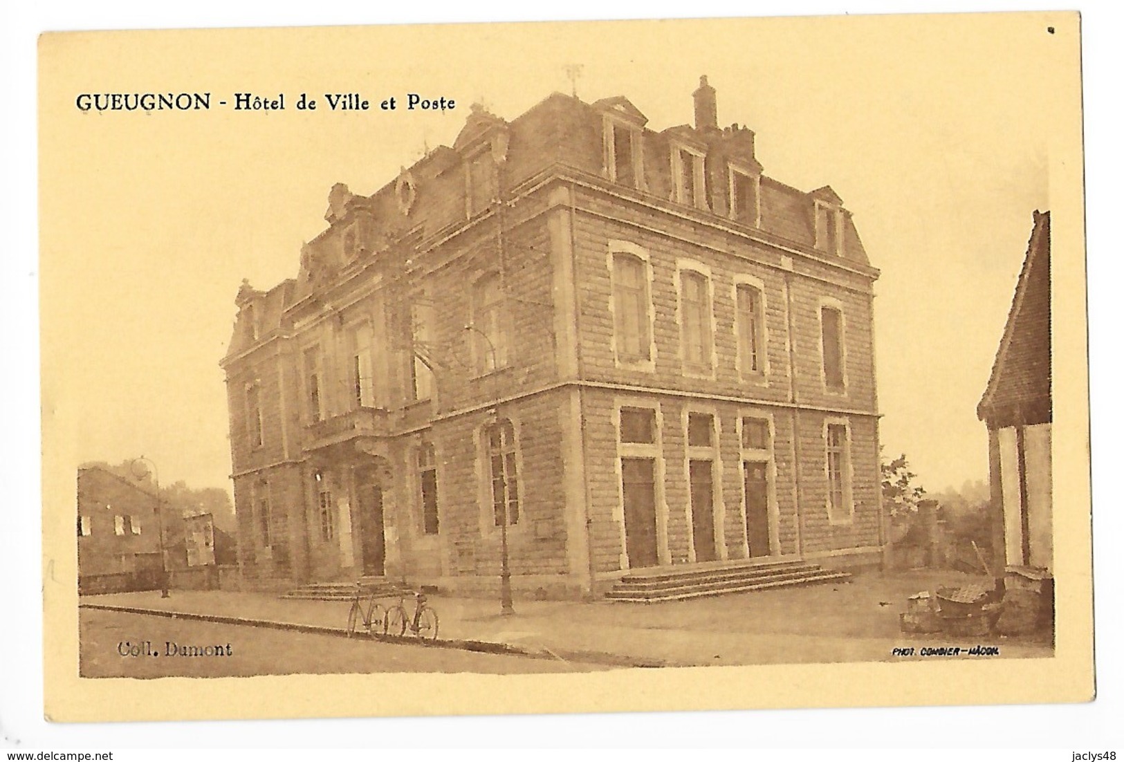 GUEUGNON  (cpa 71)  Hôtel De Ville Et Poste   -  L 1 - Gueugnon