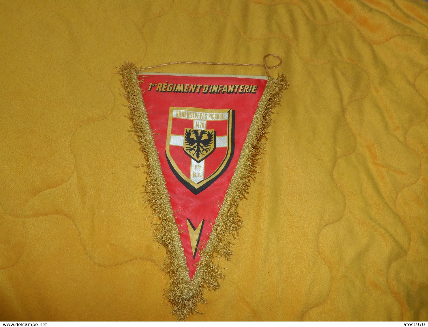 FANION 1er REGIMENT D'INFANTERIE ...ON NE RELEVE PAS PICARDIE 1479...1ER R.I... - Drapeaux