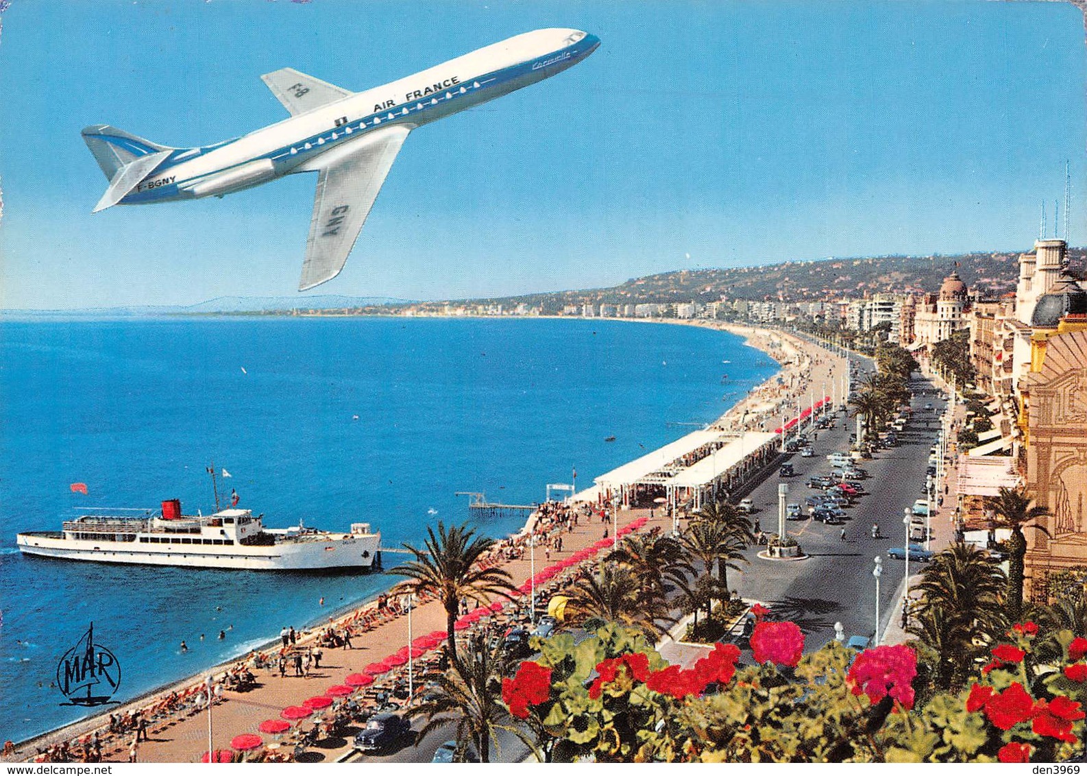 Nice - La Promenade Des Anglais Survolée Par Avion Air France Caravelle F-BGNY - Paquebot - Luchtvaart - Luchthaven