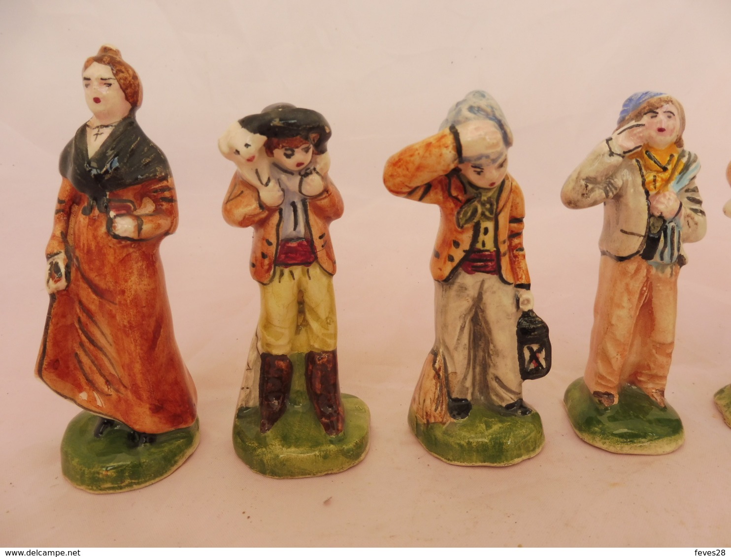 FEVE FEVES - 15 SANTONS - SIGNE MAURIN 9.5 Cm De Hauteur Et 6 Cm - Anciennes