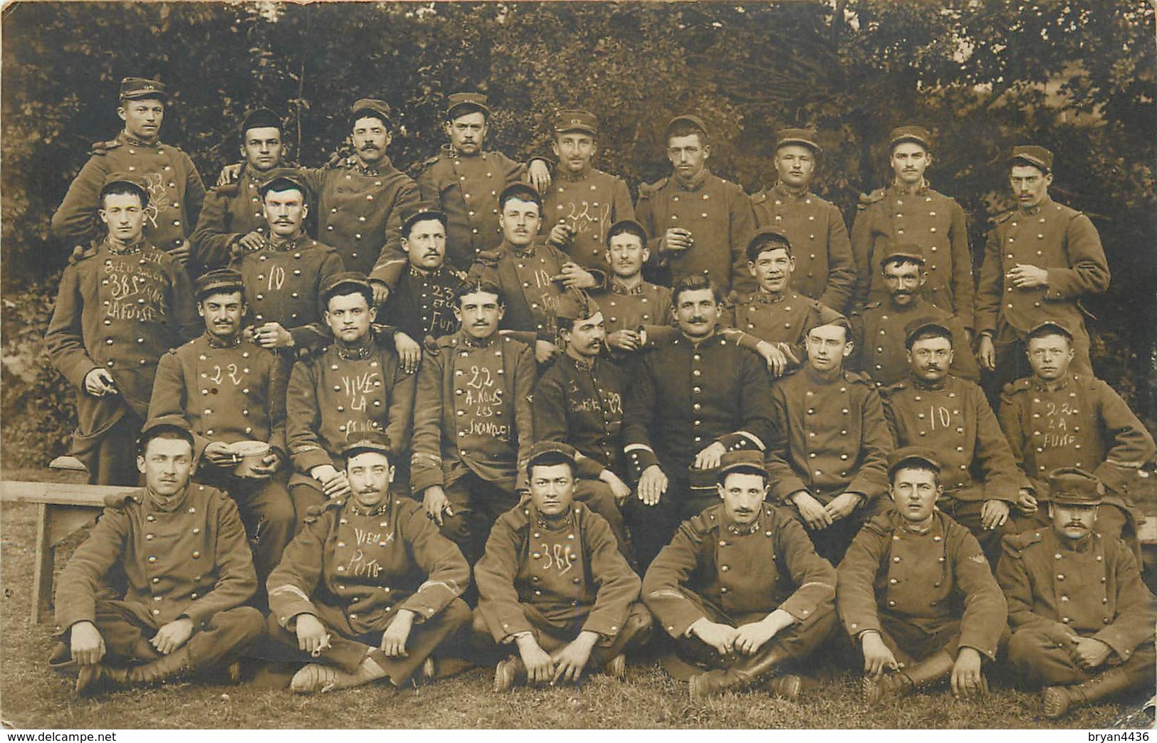 CARTE PHOTO -  GROUPE DE POILUS DU 92° REGIMENT D' INFANTERIE De CLERMONT-FERRAND (63) - Autres & Non Classés