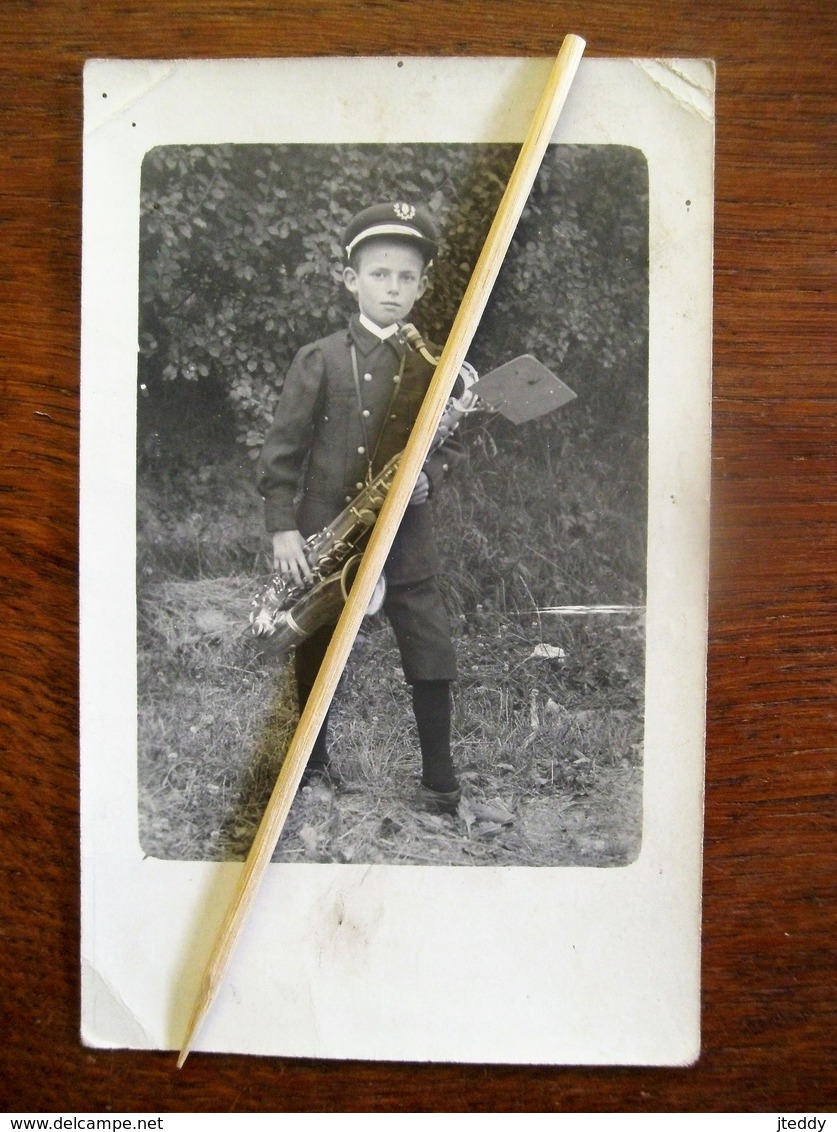 Antieke FOTO - Postkaart  Jonge Muziekkant  Rond 1920 - Beroepen