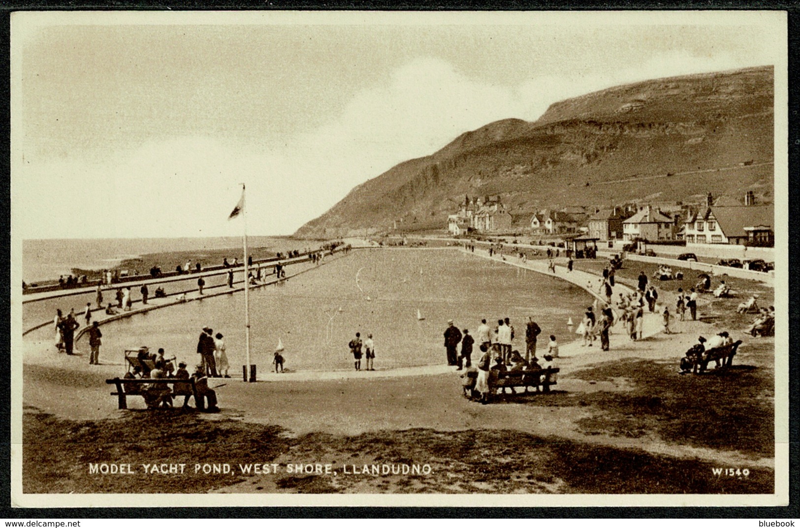 Ref 1287 - Postcard - Modet Yacht Pond - West Shore Llandudno - Caernarvonshire Wales - Caernarvonshire